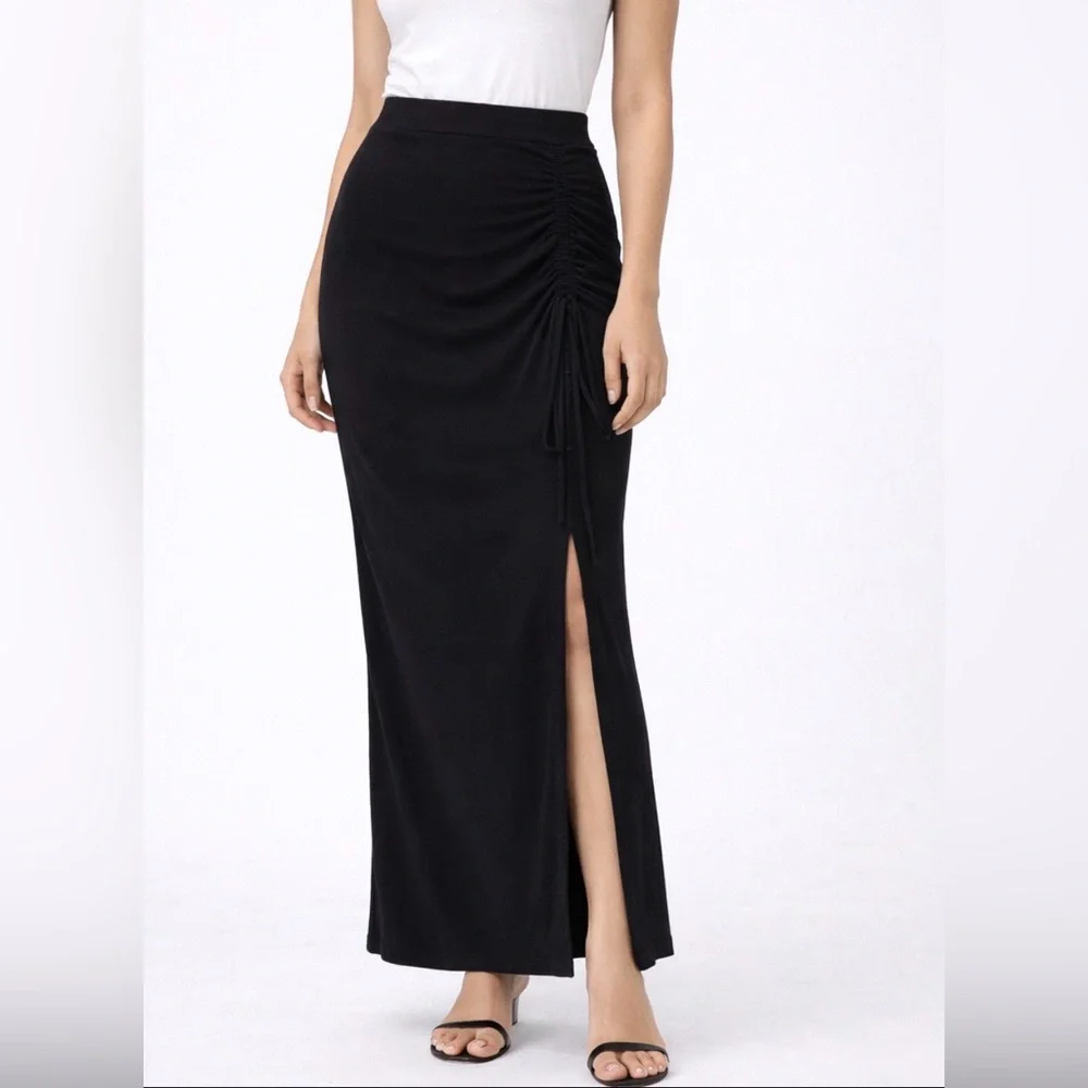 Lulus Black Ruched women’s size XS Maxi Skirt (A348)✨